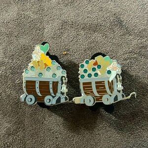 Disney seven dwarfs 2 train trading pins